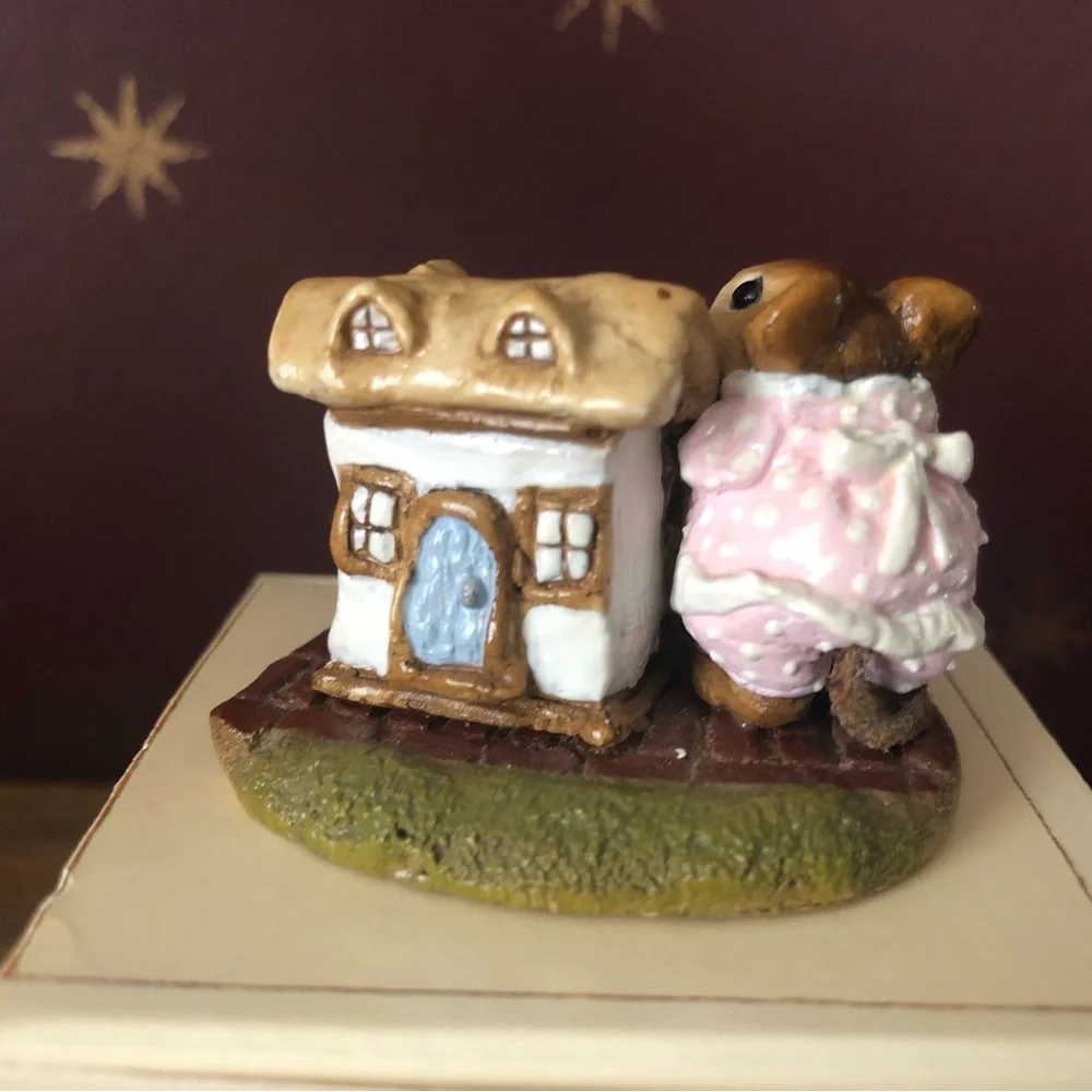Wee Forest Folk Figurine Mousey’s Dollhouse  1983  M-102.  Retired